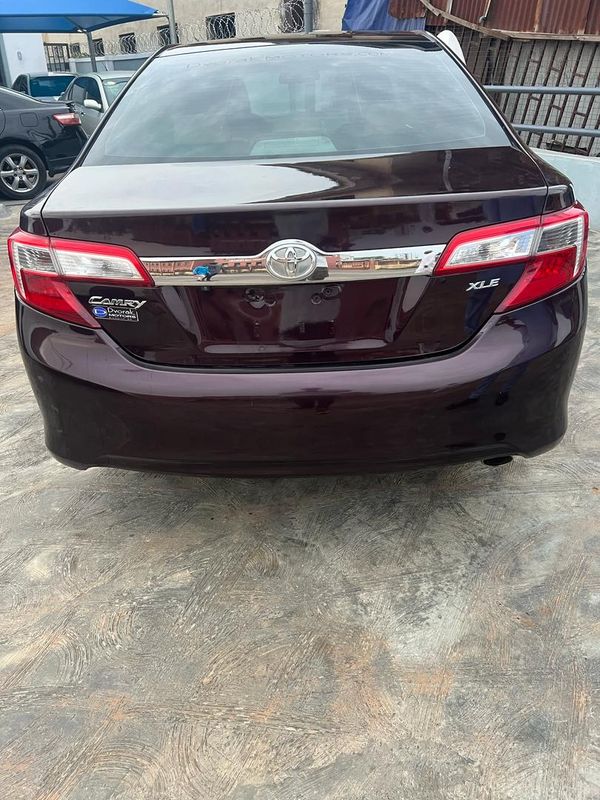 Thumbnail 4 of 2014 Toyota Camry XLE